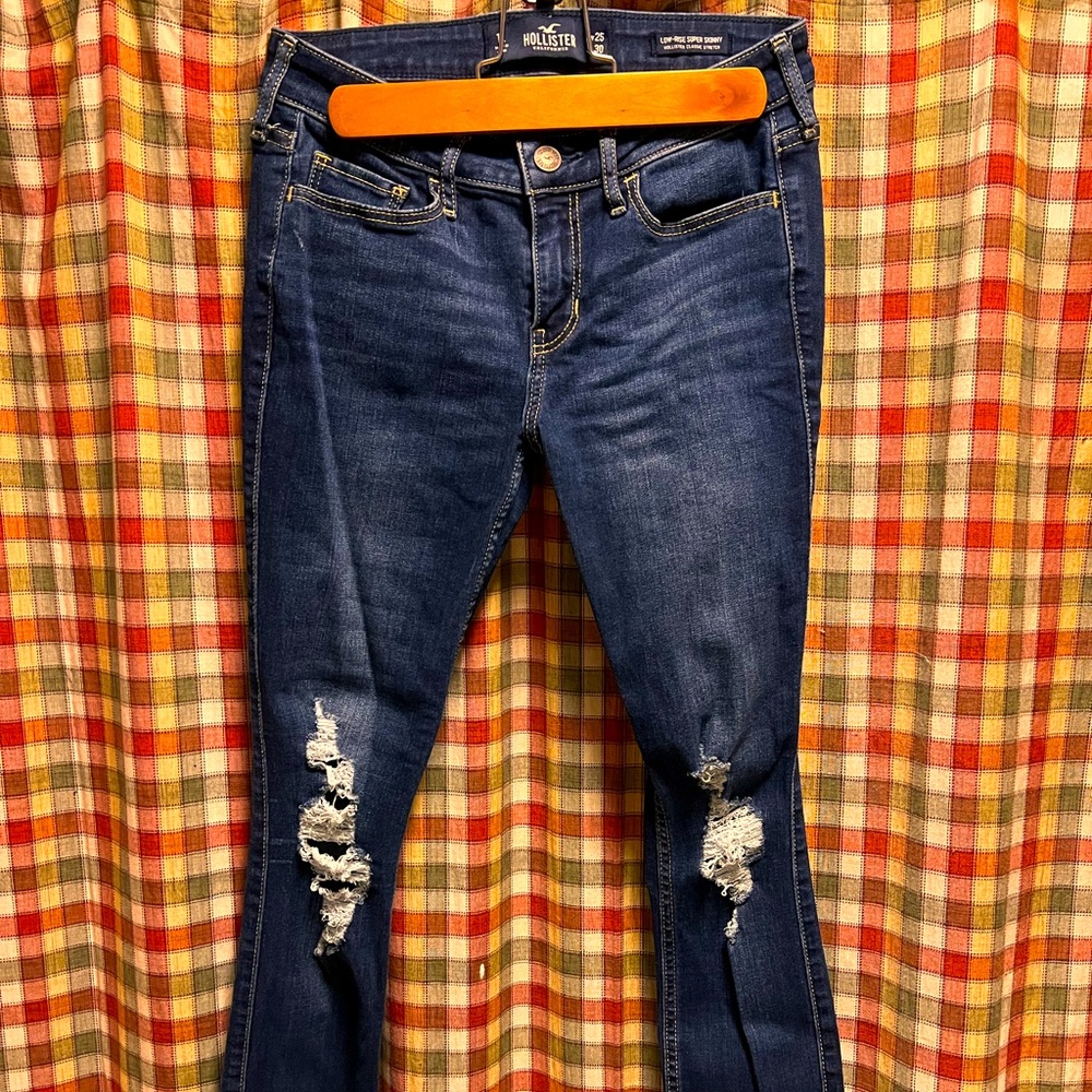 HOLLISTER